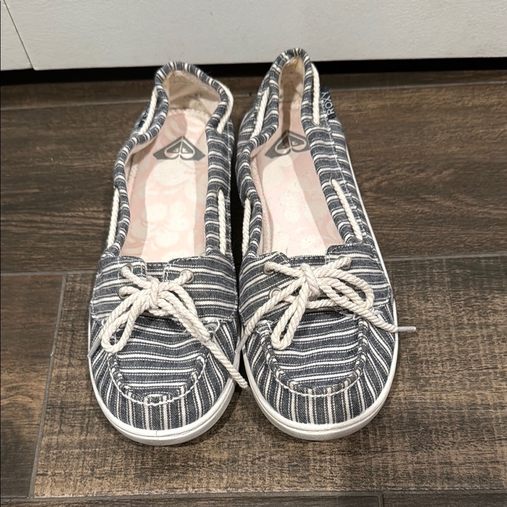 Roxy | Striped Chambray Boat Shoes | 8 | Navy and White